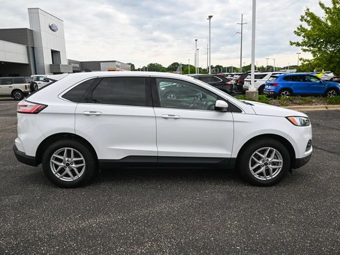 Certified 2024 Ford Edge SEL w/ Convenience Package AWD/4WD image 3