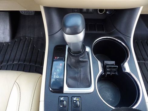 Used 2017 Toyota Highlander XLE image 24