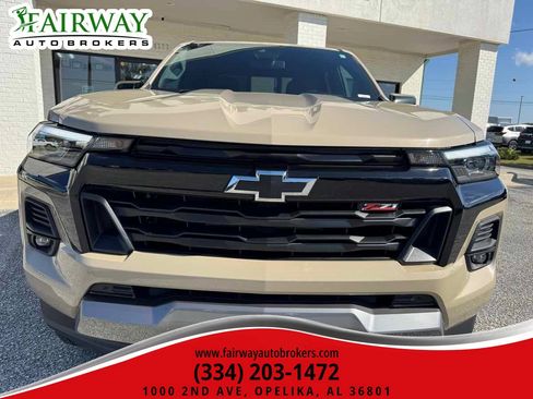 Used 2023 Chevrolet Colorado Z71 image 3