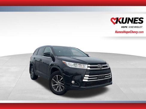 Used 2018 Toyota Highlander XLE image 1