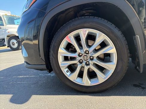 Used 2022 Toyota Highlander Limited image 11