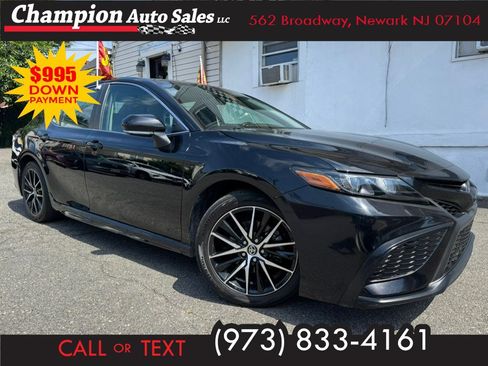 Used 2024 Toyota Camry SE FWD image 1