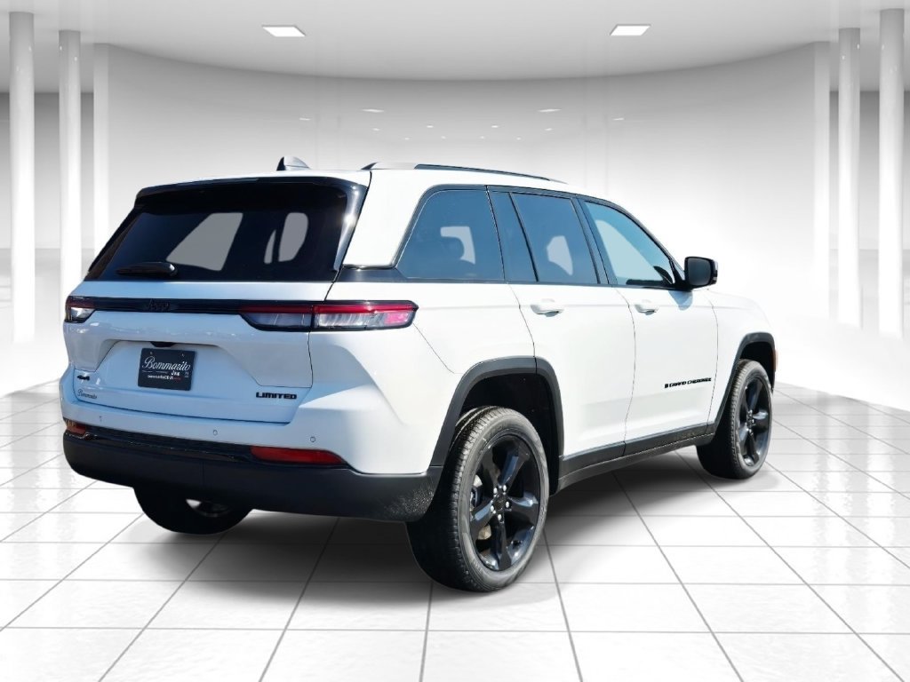 Certified 2025 Jeep Grand Cherokee Limited w/ Black Appearance Package AWD/4WD image 3