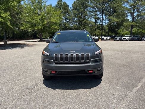 Used 2017 Jeep Cherokee Trailhawk AWD/4WD image 8