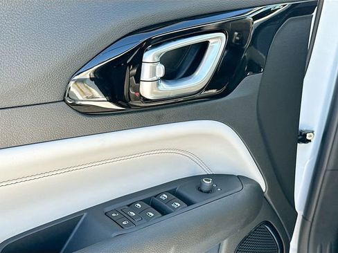 New 2026 Jeep Compass Limited image 12