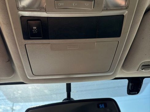 Used 2016 Toyota Tacoma SR5 w/ SR5 Appearance Package (SN) image 18