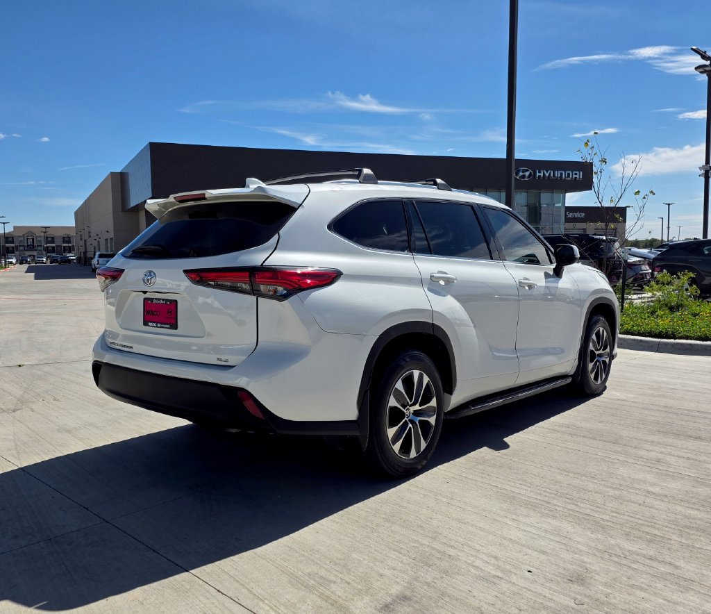 Used 2021 Toyota Highlander XLE FWD image 8
