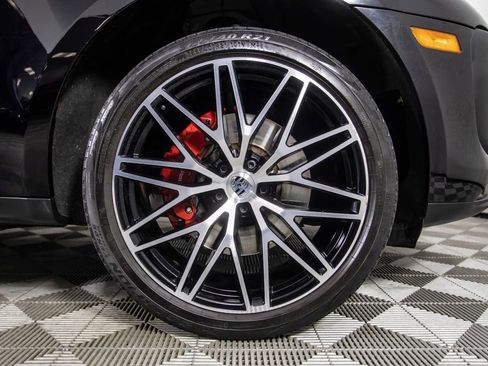 Used 2024 Porsche Macan S AWD/4WD image 39
