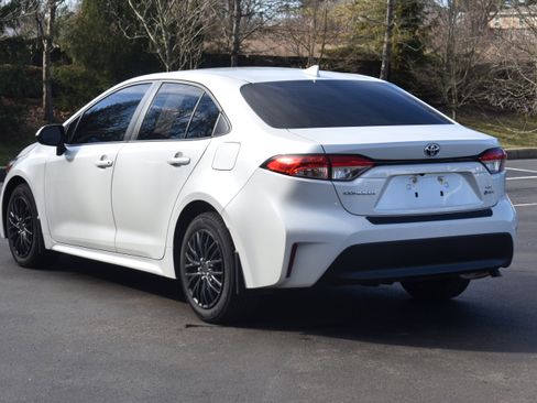 Used 2025 Toyota Corolla LE image 27