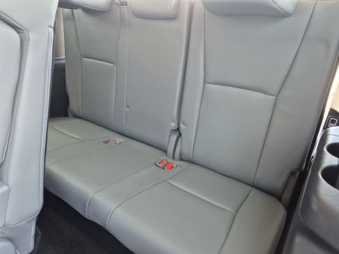 Used 2023 Toyota Highlander XLE AWD/4WD image 21