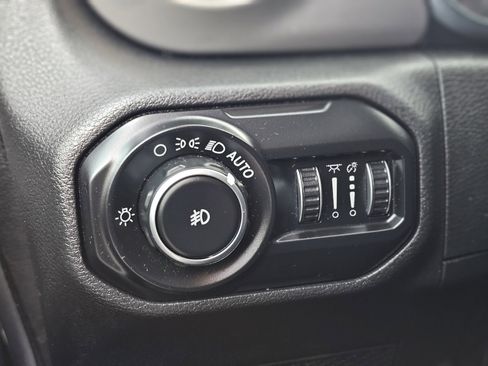 Used 2020 Jeep Wrangler Sport image 19