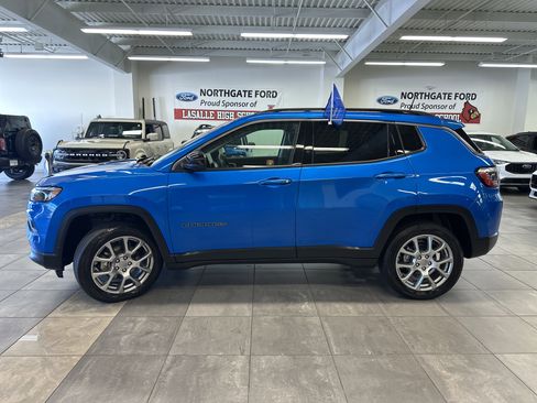Used 2022 Jeep Compass Latitude w/ Sun and Sound Group image 16