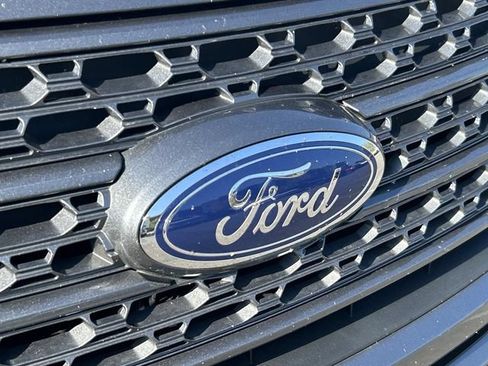 Used 2024 Ford Explorer XLT w/ Equipment Group 202A RWD image 5