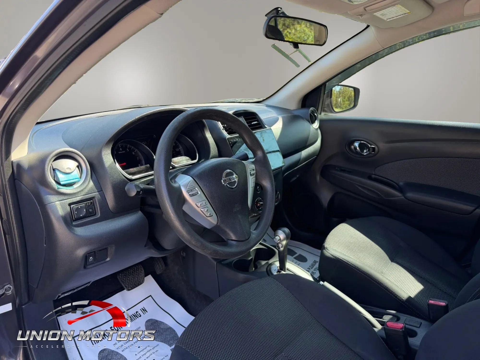 Used 2015 Nissan Versa SV FWD image 15