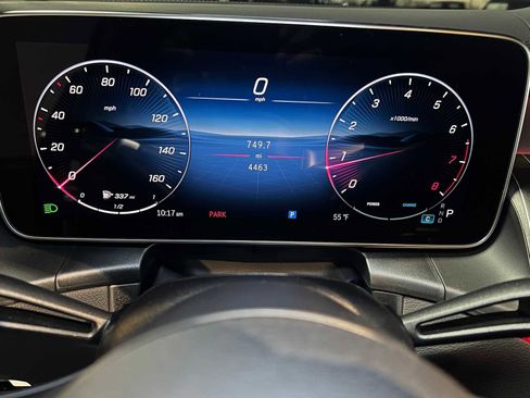 Used 2025 Mercedes-Benz GLC 300 4MATIC image 28