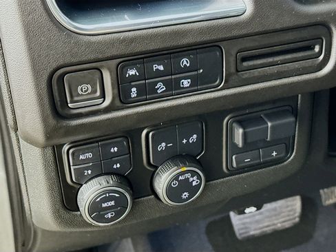 Used 2023 Chevrolet Tahoe Z71 w/ Z71 Off-Road Package image 15