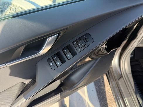 Certified 2023 Kia Niro EX image 12