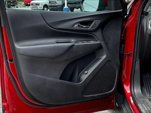 Used 2024 Chevrolet Equinox LT w/ LPO, Floor Liner Package FWD image 19
