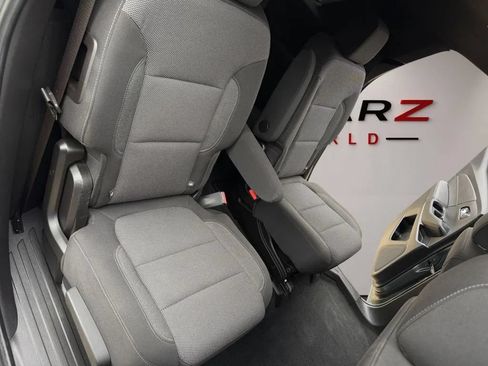 Used 2022 Chevrolet Traverse LT FWD image 18