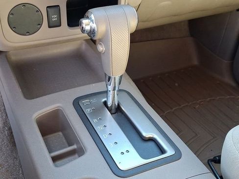 Used 2010 Nissan Frontier SE image 14