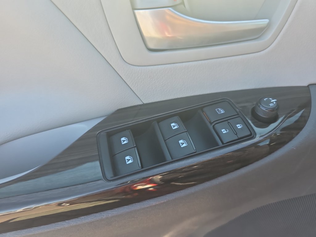 Used 2017 Toyota Sienna XLE Premium w/ Protection Package FWD image 29