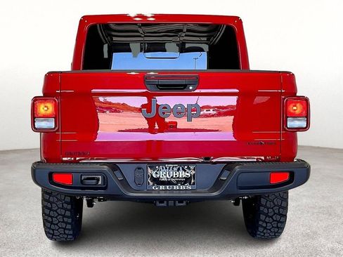 New 2025 Jeep Gladiator Sport image 5