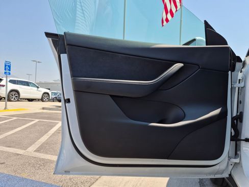 Used 2021 Tesla Model Y Long Range AWD/4WD image 15