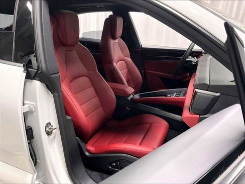 Used 2026 Porsche Macan 4 Electric image 31