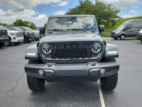 Used 2024 Jeep Gladiator Sport AWD/4WD image 2