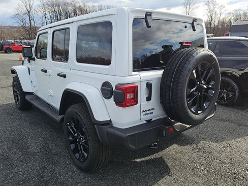 Used 2025 Jeep Wrangler Unlimited Sahara image 6