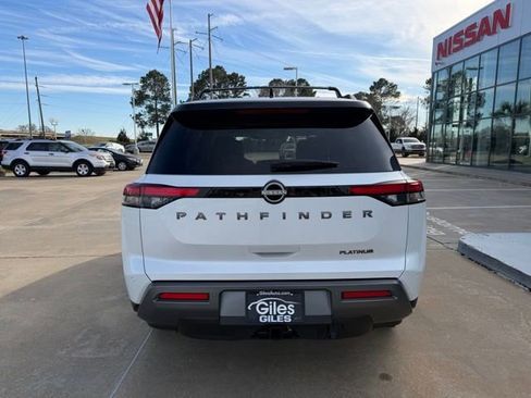 New 2026 Nissan Pathfinder Platinum image 4
