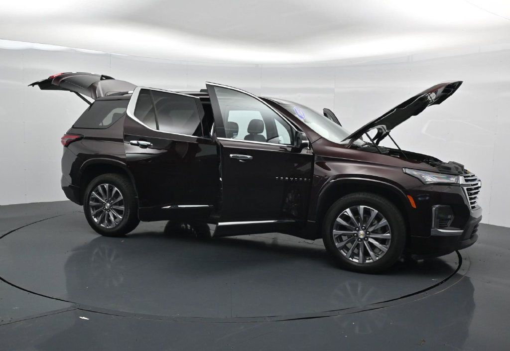 Used 2023 Chevrolet Traverse Premier FWD image 41
