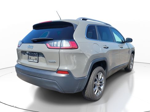 Used 2021 Jeep Cherokee Latitude Plus w/ Mopar Interior Package FWD image 4