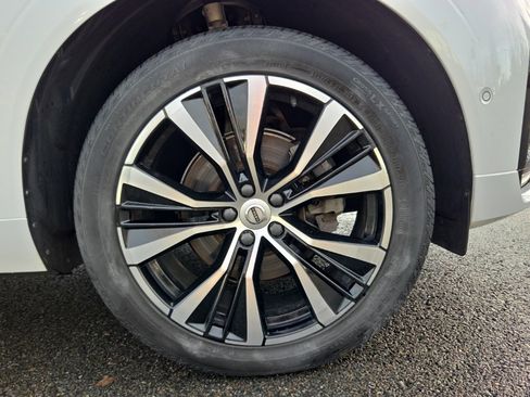 Certified 2023 Volvo XC60 B5 Plus w/ Climate Package image 10