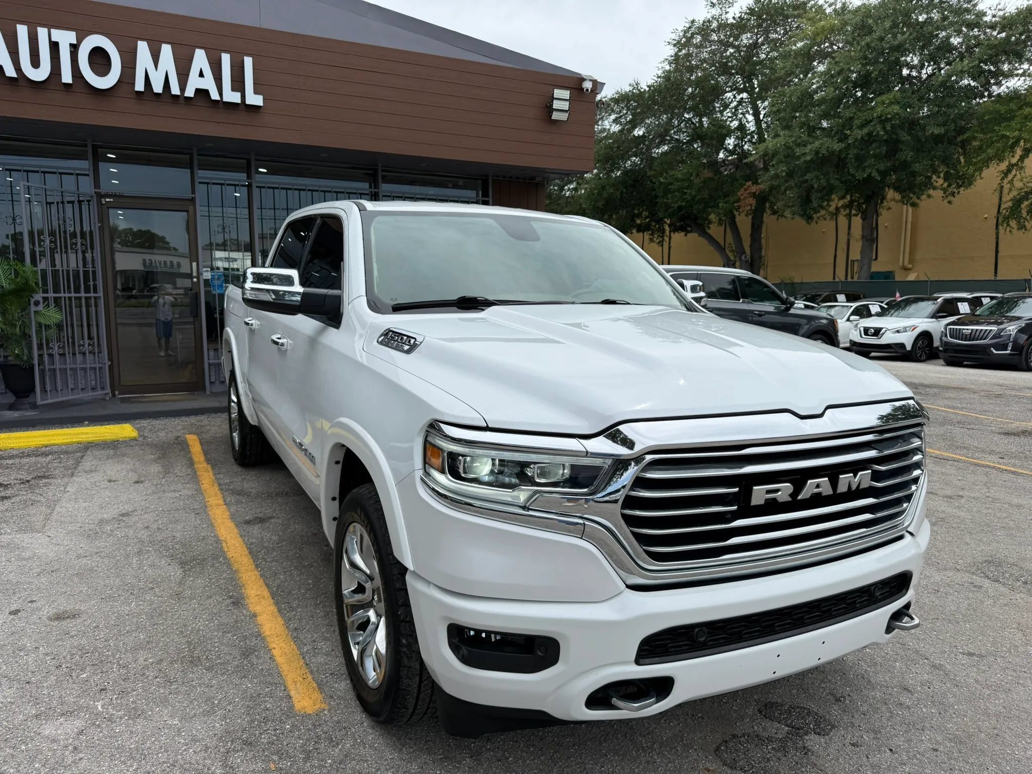 Used 2019 RAM 1500 Limited AWD/4WD image 3