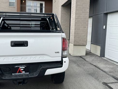 Used 2017 Toyota Tacoma Limited w/ Tow Package AWD/4WD image 7