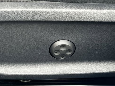 Used 2023 Mercedes-Benz EQB 350 4MATIC SUV image 21