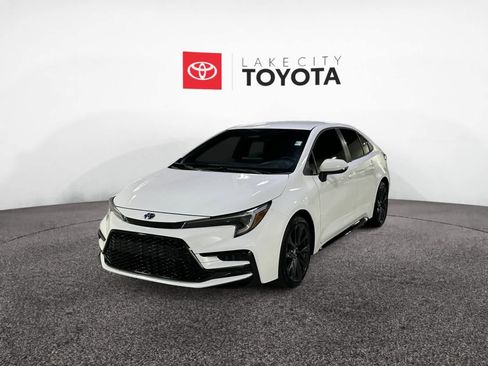 Used 2025 Toyota Corolla SE image 1