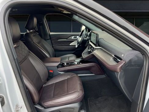 Certified 2025 Ford Explorer Platinum w/ LUX Leather Package image 15