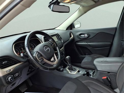 Used 2015 Jeep Cherokee Latitude image 9