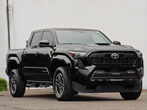 Used 2024 Toyota Tacoma TRD Sport w/ TRD Sport Upgrade Package AWD/4WD image 1