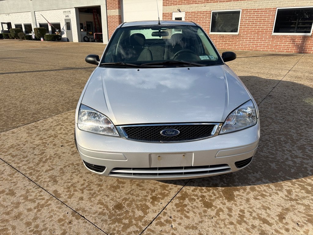 Used 2006 Ford Focus ZX4 Sedan FWD image 2