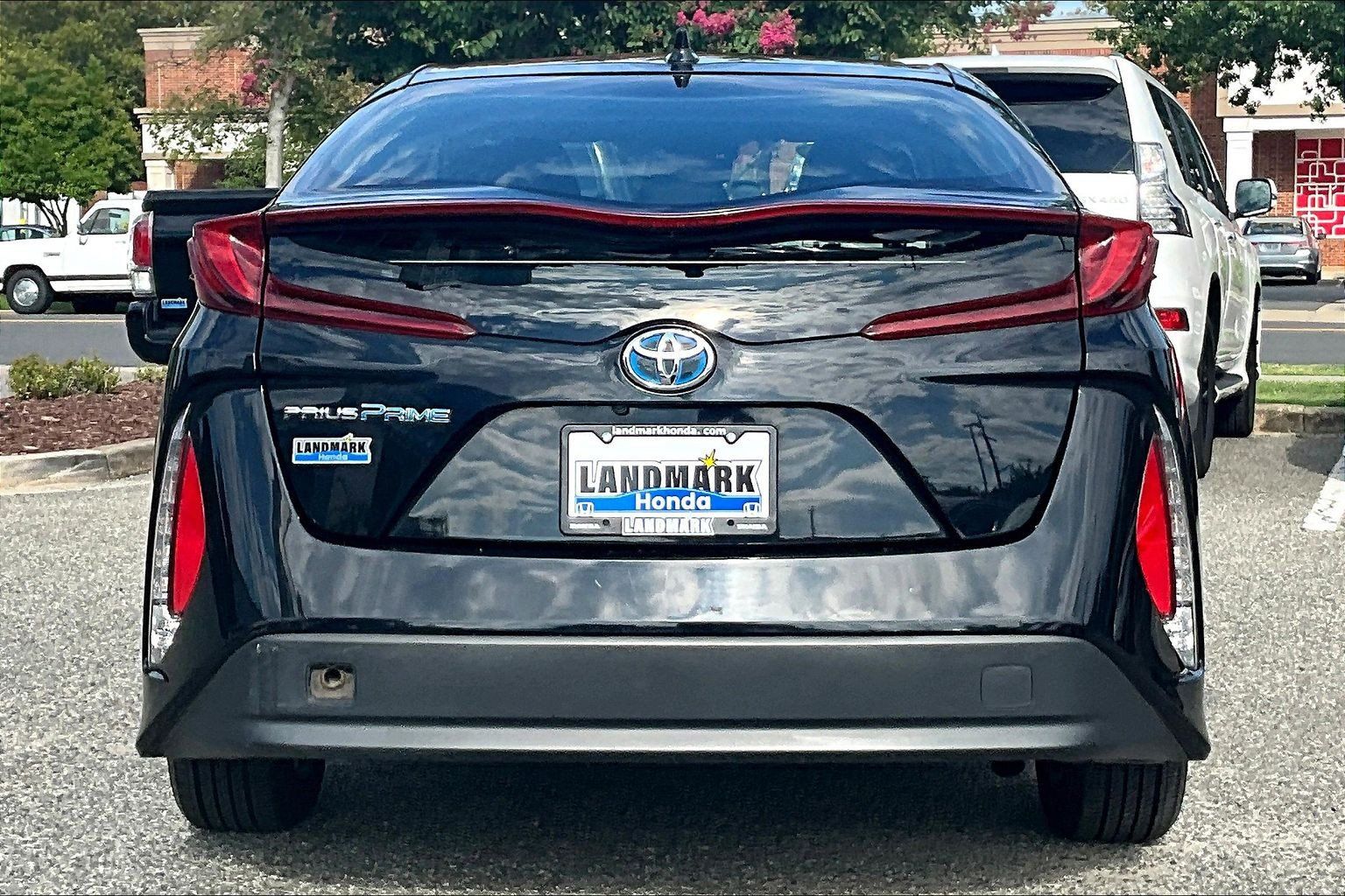 Used 2021 Toyota Prius Prime LE w/ Carpet Mat Package (TMS) FWD image 4