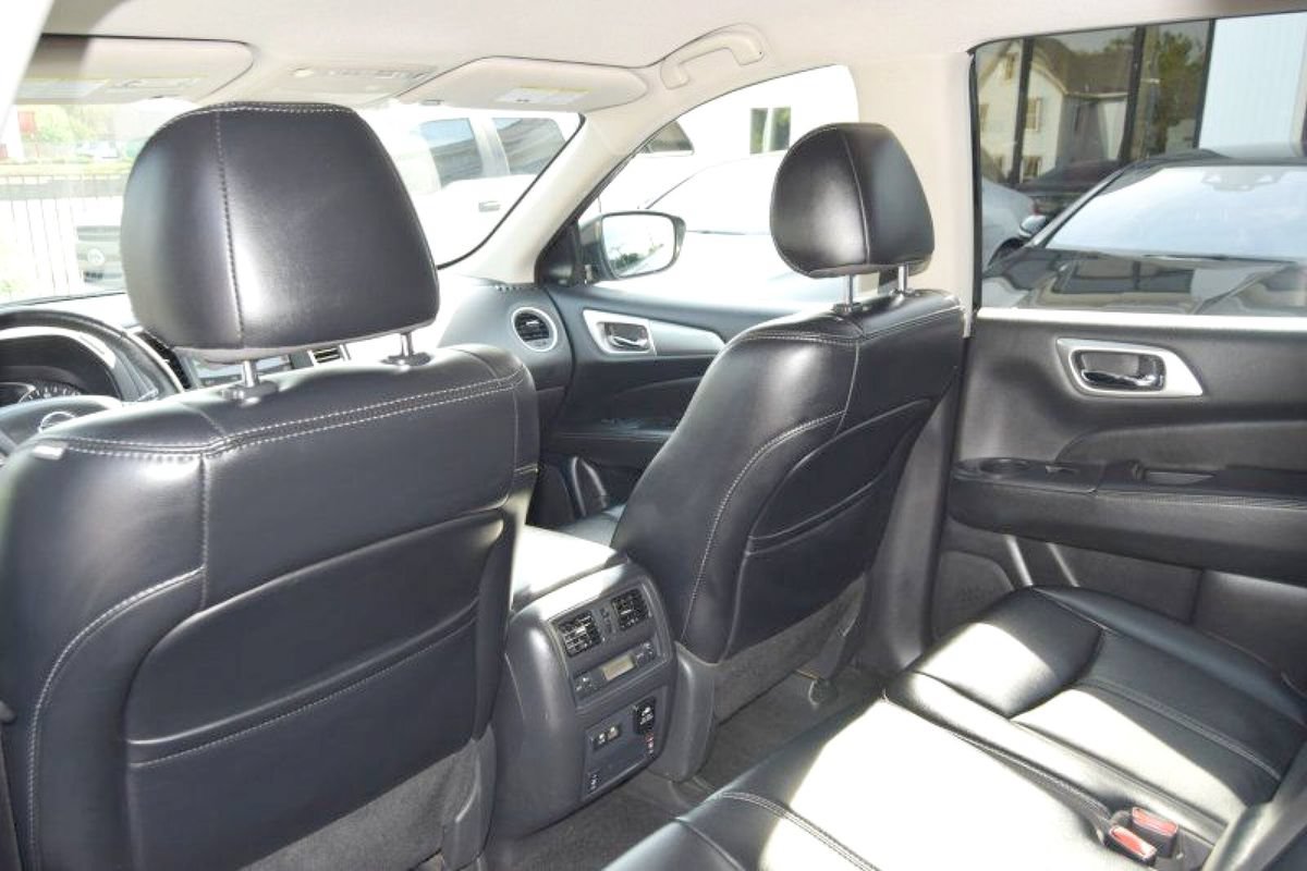 Used 2019 Nissan Pathfinder SL AWD/4WD image 32