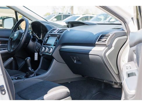 Used 2015 Subaru Crosstrek 2.0i Premium image 10