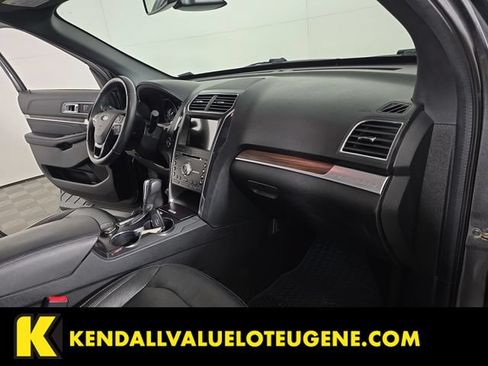 Used 2018 Ford Explorer Limited w/ Equipment Group 301A AWD/4WD image 30
