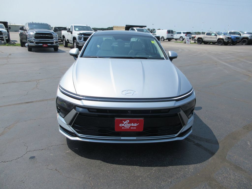 Used 2025 Hyundai Sonata Limited FWD image 11