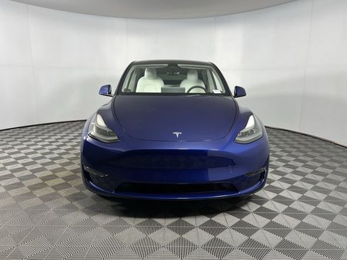 Used 2023 Tesla Model Y Long Range image 9