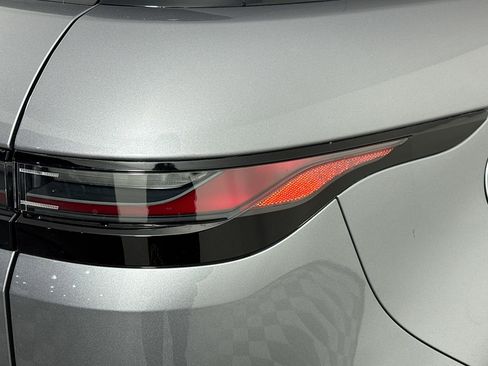 Used 2024 Land Rover Range Rover Evoque Dynamic SE image 33