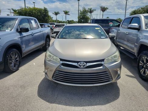 Used 2017 Toyota Camry XLE FWD image 2